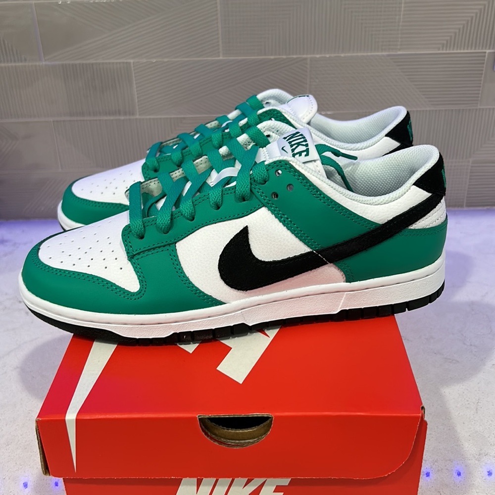 Nike Dunk Low - Picture 3 of 5